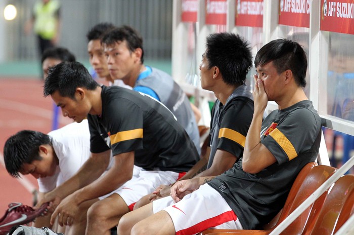 Sau 2 trận thất vọng, Công Vinh bị đẩy lên băng ghế dự bị trong trận gặp Thái Lan, tiền đạo xứ Nghệ đã tỏ rõ thát đọ bất phục khi từ chối ra khởi động cùng các cầu thủ dự bị khác khi trận đấu diễn ra...